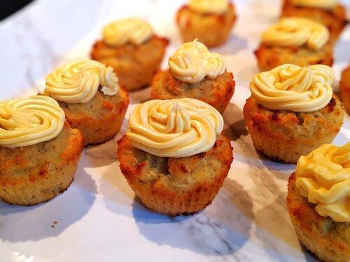 Keto Low-carb Gluten-free Vanilla Cupcakes